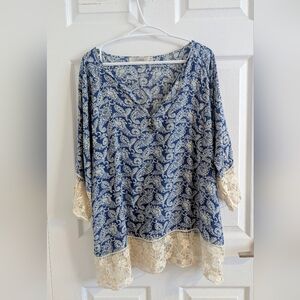 Solitaire 2X Blue & White Paisley Boho Coastal Preppy V-Neck Short Sleeve Top